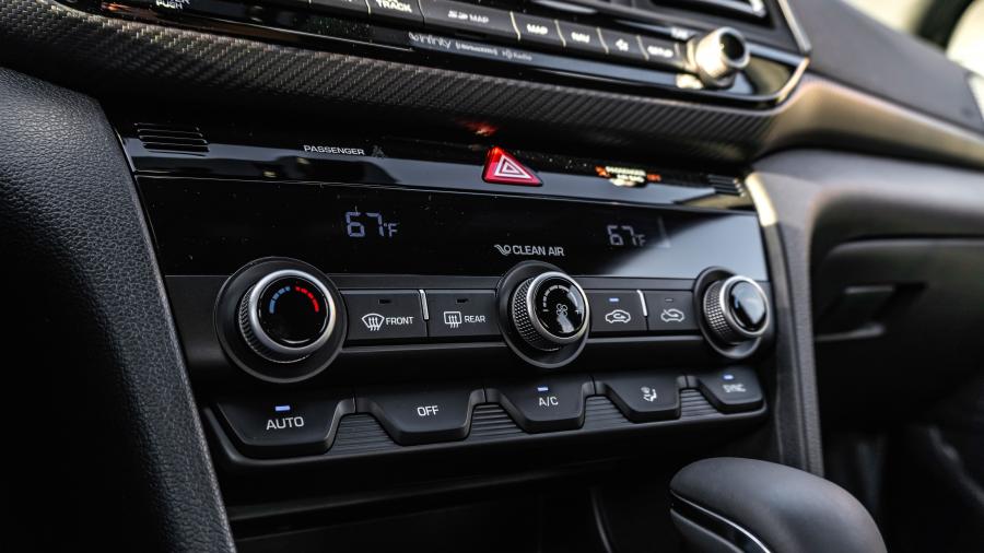 Детали интерьера Hyundai Elantra Sport (AD) 2018 года  (NA) (фото 26 из 28)